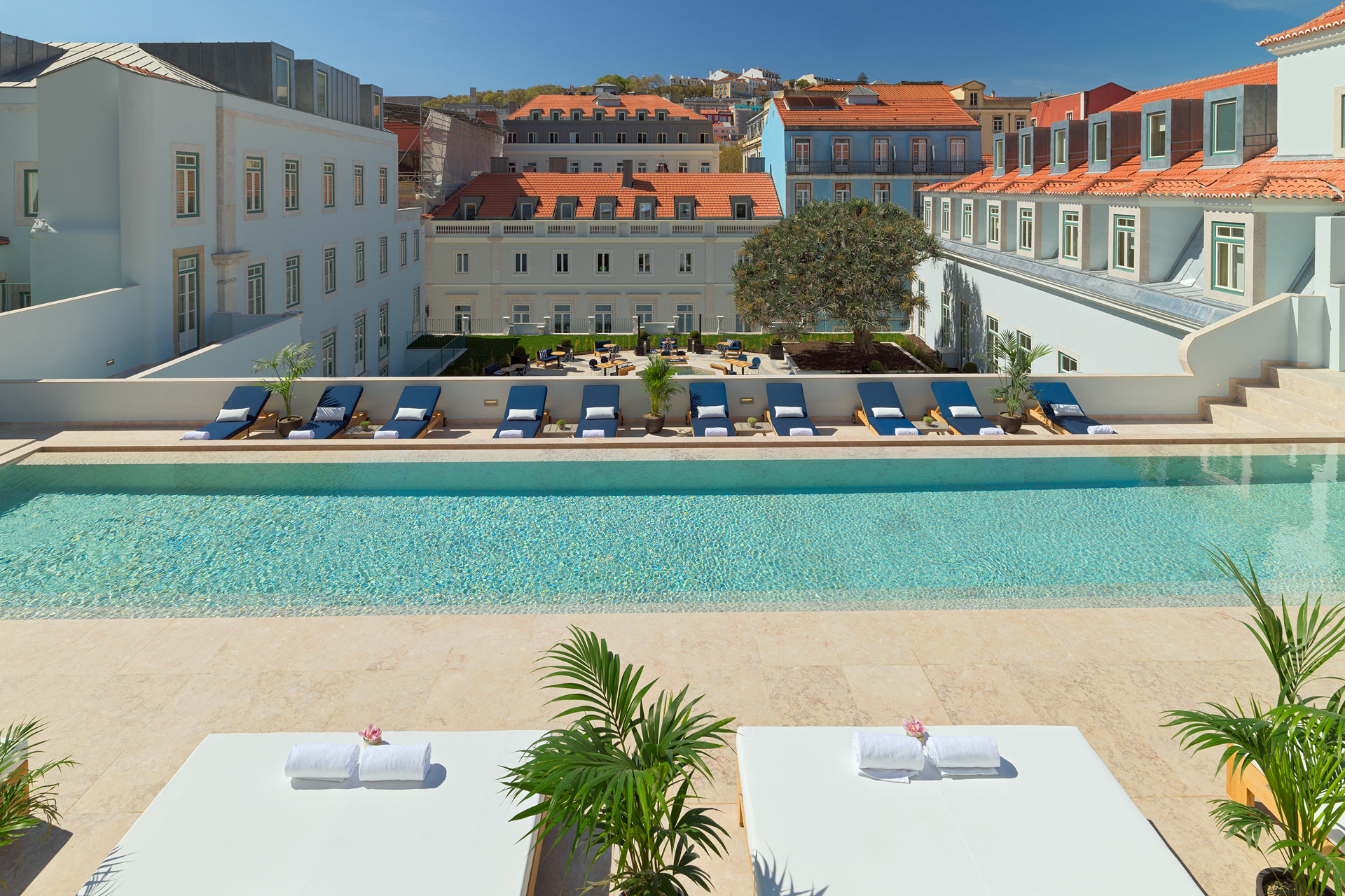 The pool at The One Palácio da Anunciada