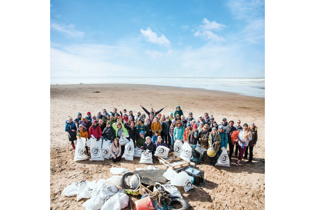 beach clean group shot 