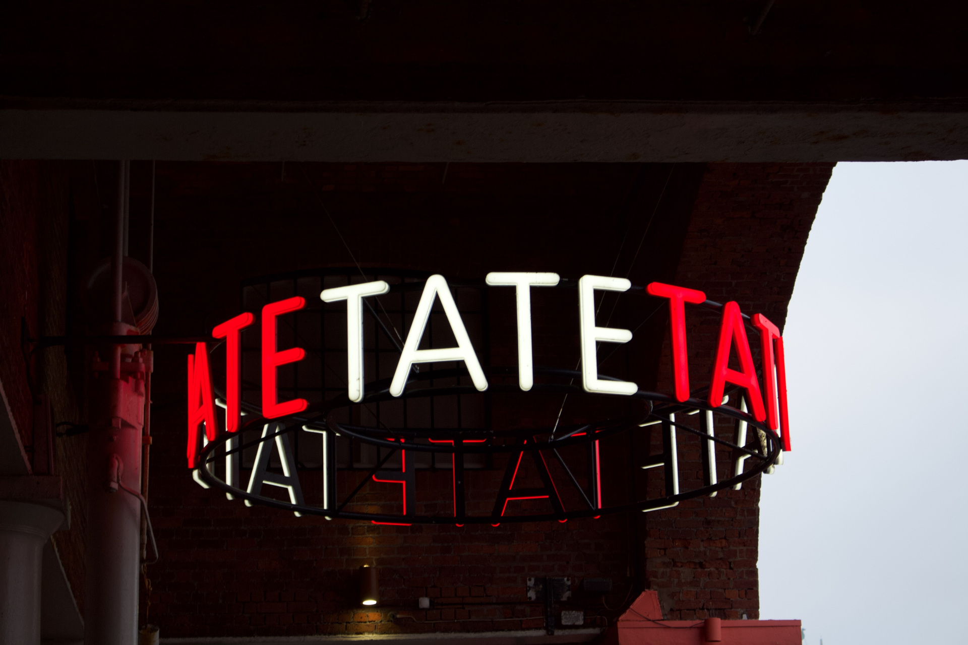 Tate Liverpool sign