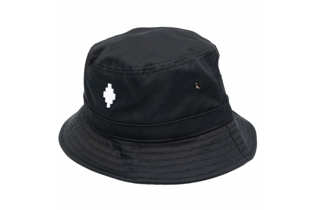 Black bucket hat