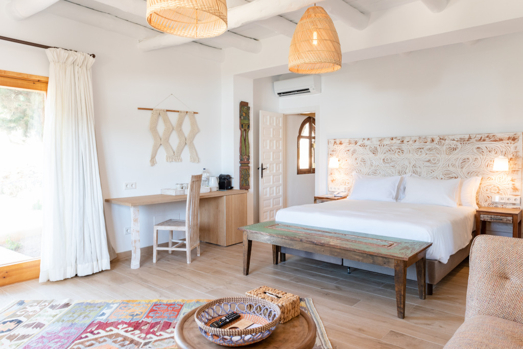 Hotel Petunia bedroom 