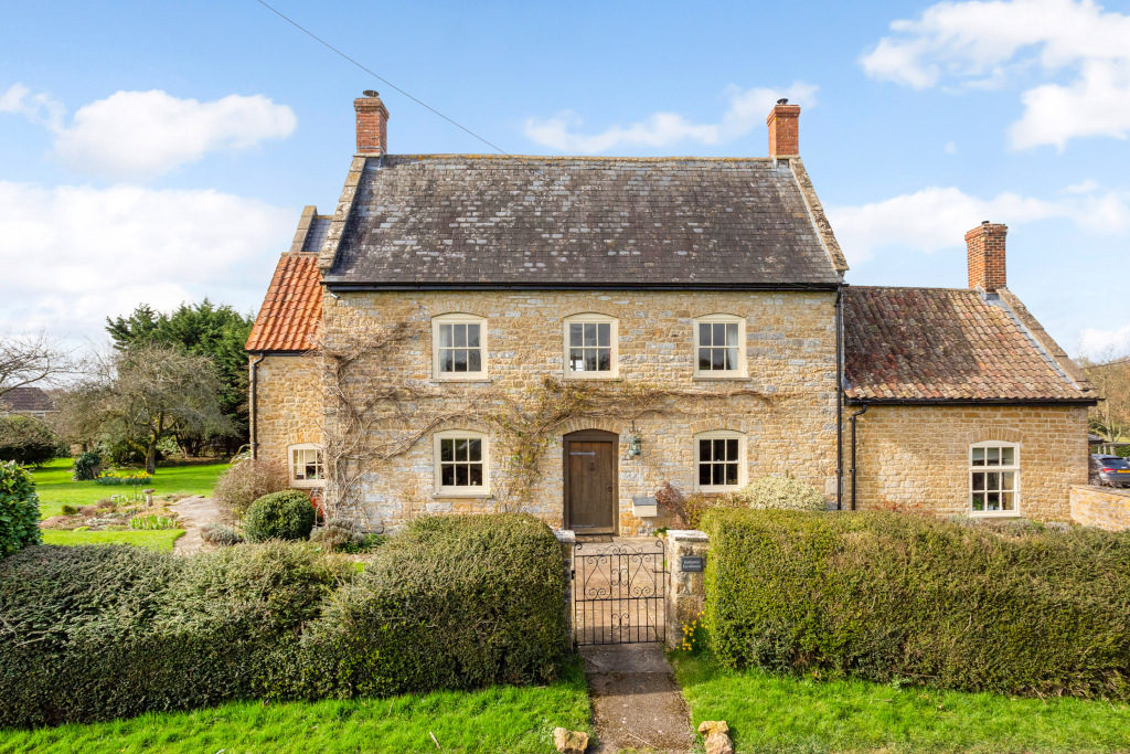 North Cadbury, Yeovil, Somerset cosy cottage