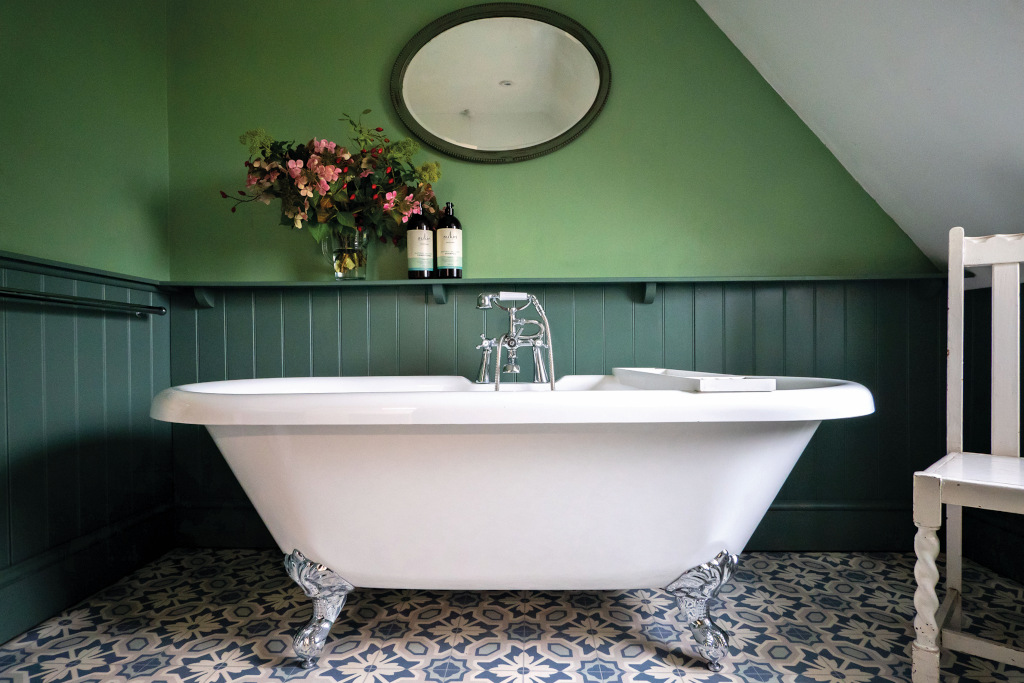 sawcliffe manor green bathroom