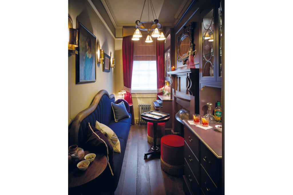 Snug with a bar