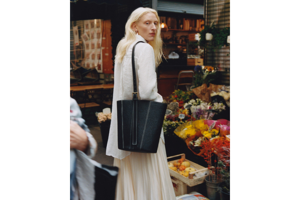 Women with chunky black bag
