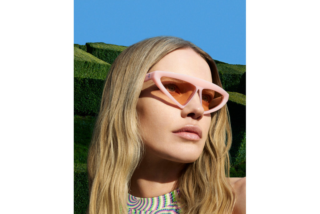 Model in pink sunglasses