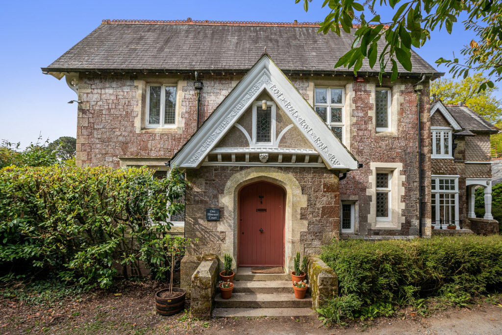 Hawson Court, Buckfastleigh, Devon - front exterior of house