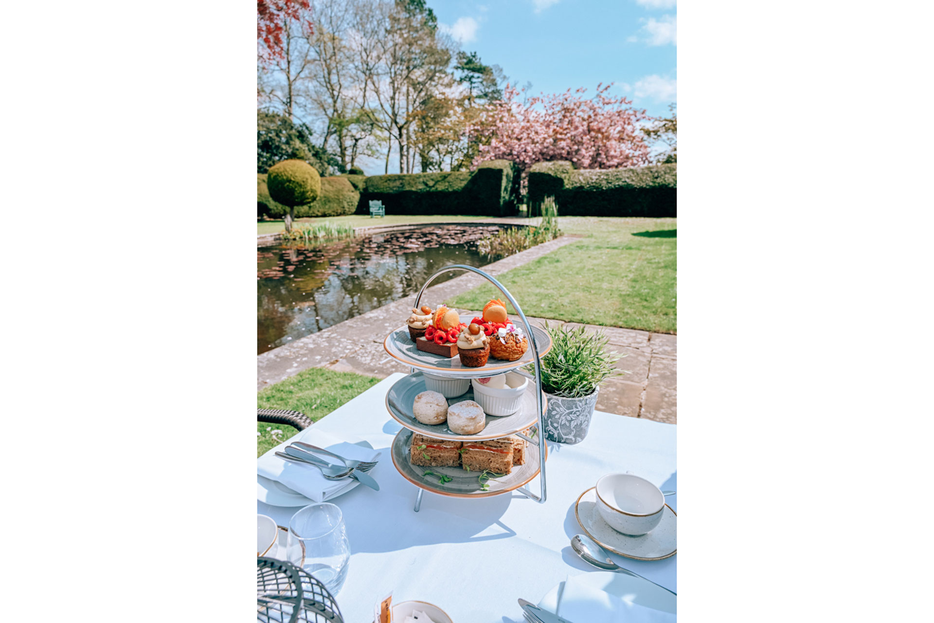 Afternoon tea at Horwood House