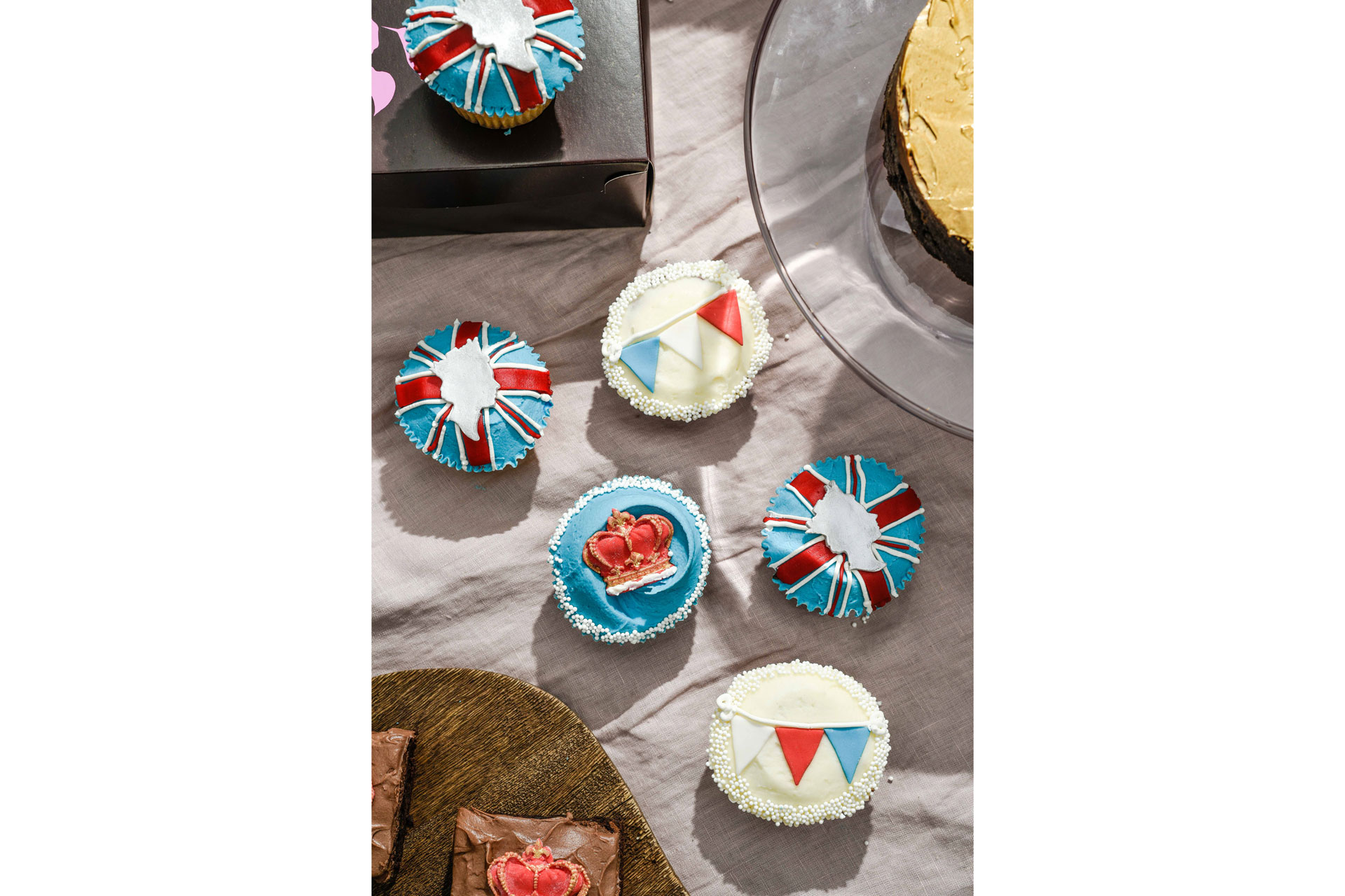 Hummingbird Jubilee cupcakes