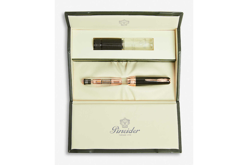 Fountain pen in case