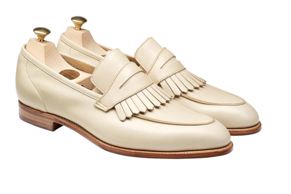 Ecru loafers with fringe