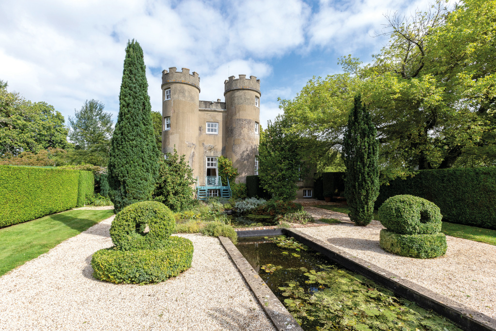 Shillinglee, Chiddingfold, Godalming property