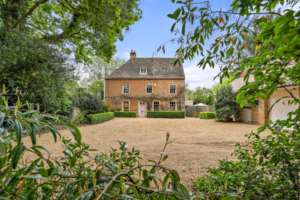 sweet country house in peterborough with a leafy border