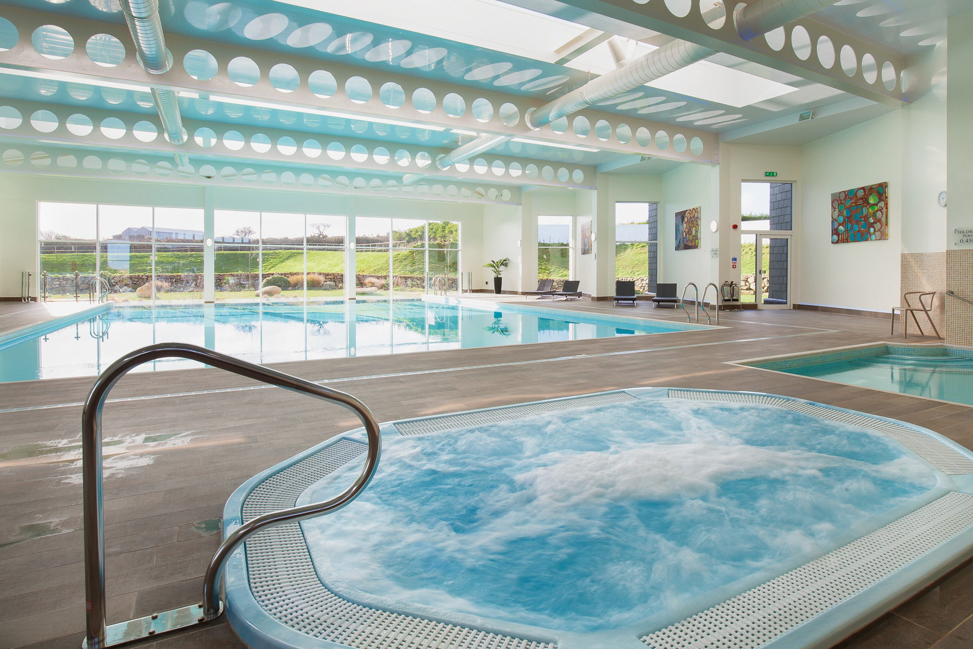 Indoor hot tub and pool at Una St Ives