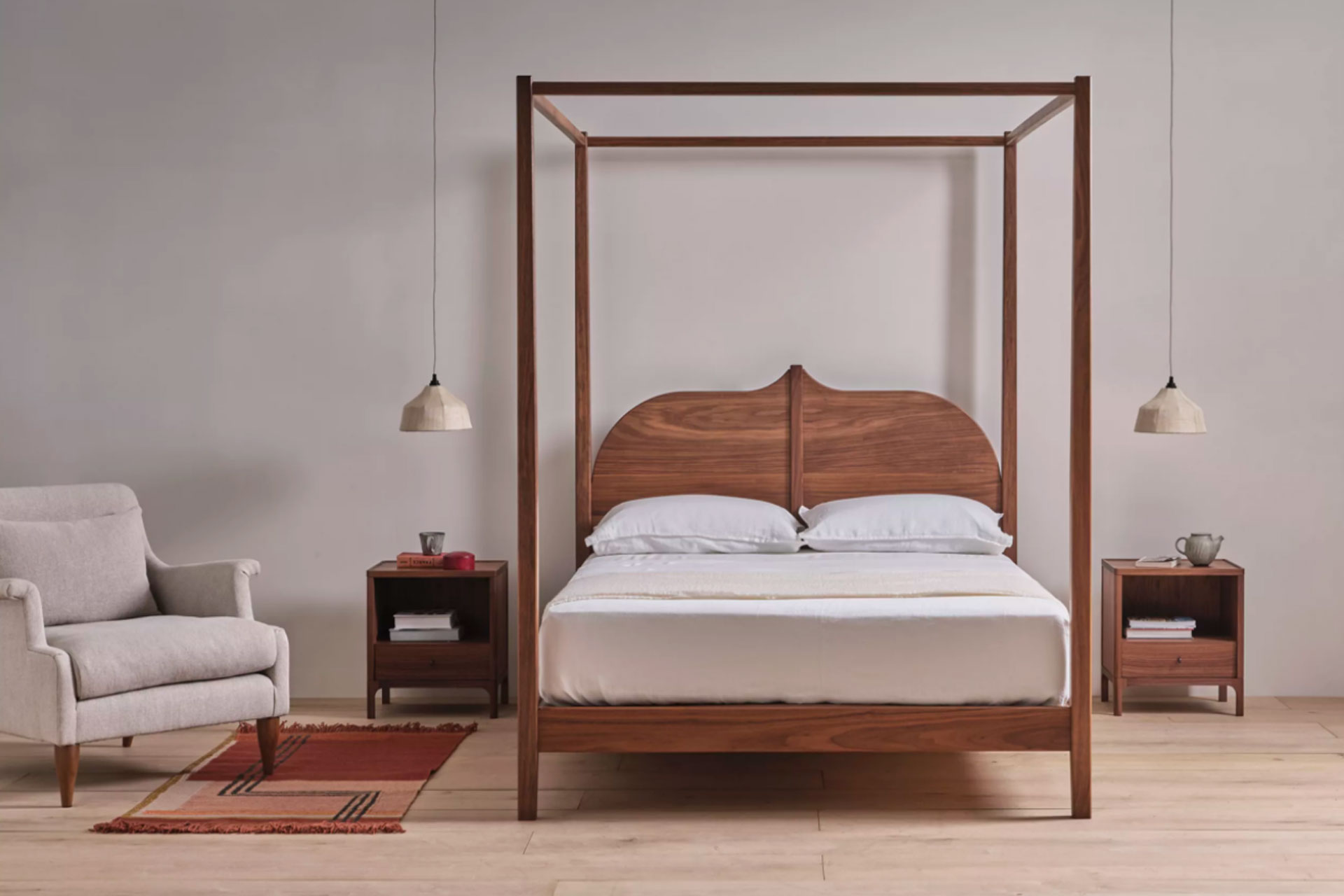 Christo four-poster bed, Pinch