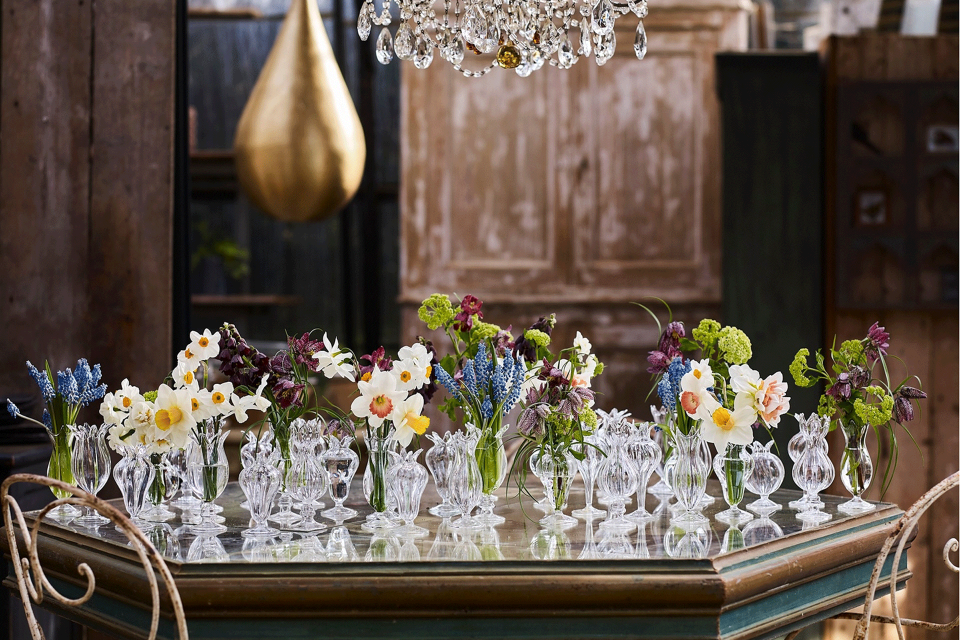 10 Flower Vases For Summer Tablescaping