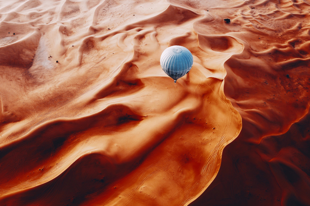 hot air balloon in dubai desert