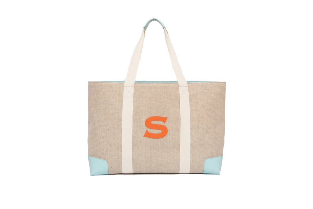 Beach bag with initial on the front