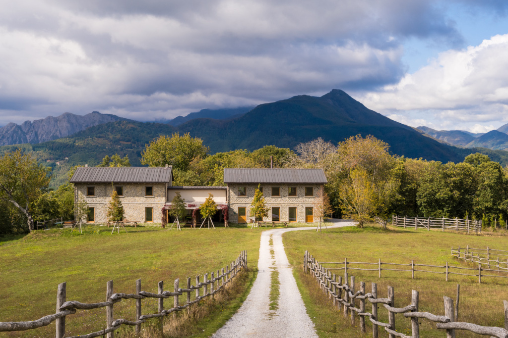 Hotel set in Italian countryside, with mountains in the background