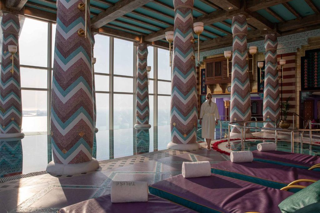 indoor colourful spa in dubai with columns at talise spa