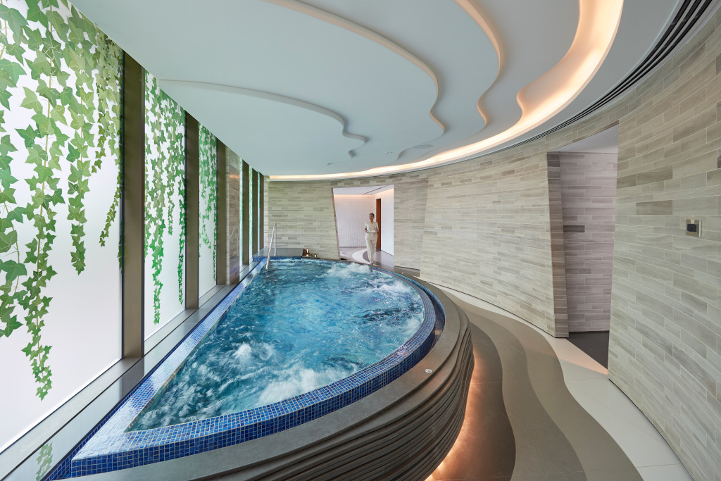 jacuzzi in spa Mandarin Oriental Jumeirah, Dubai