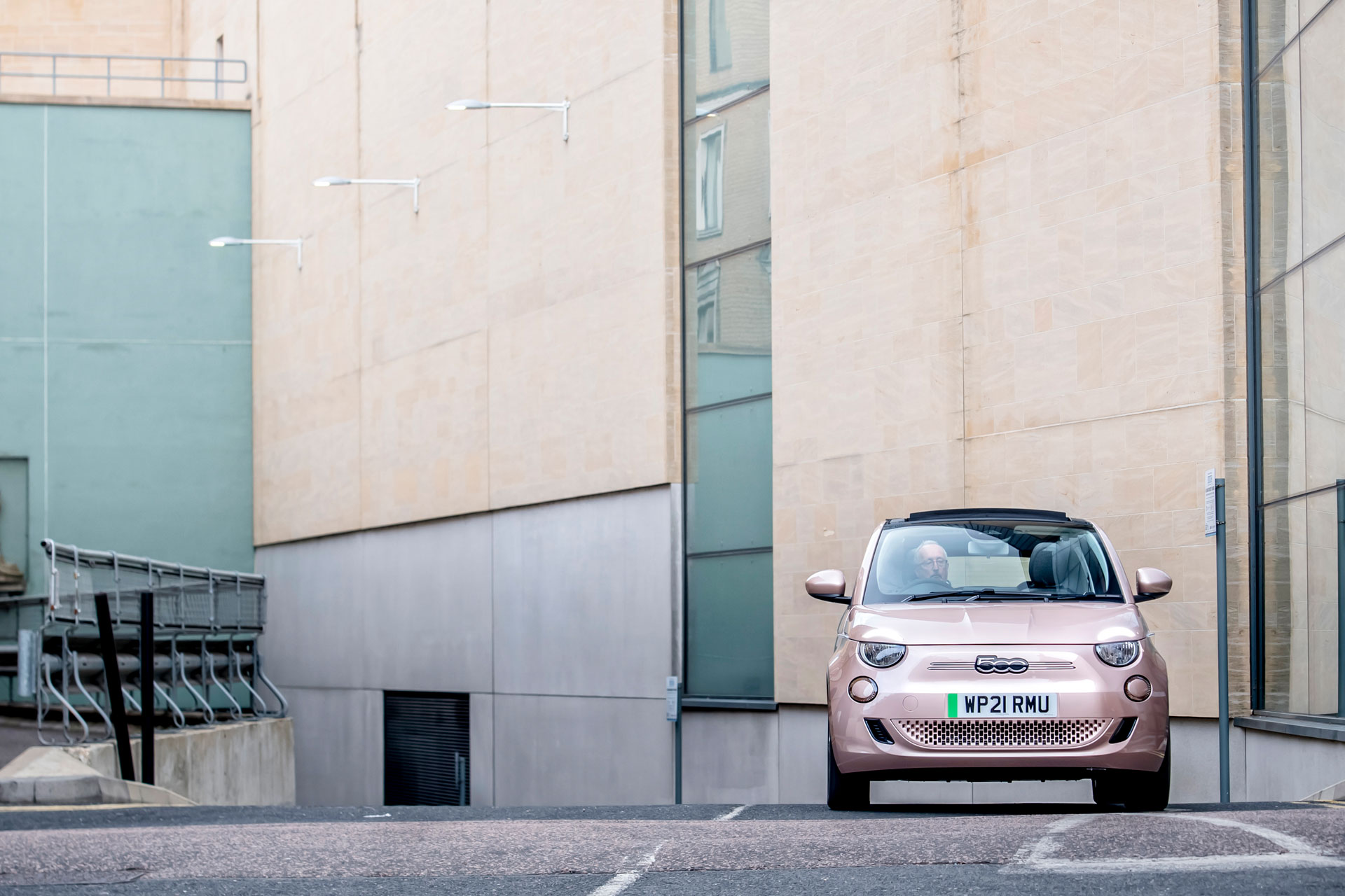 front view of the Fiat 500 Convertible Icon