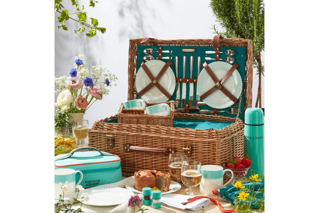 The Best British Picnic Sets & Hampers Interiors