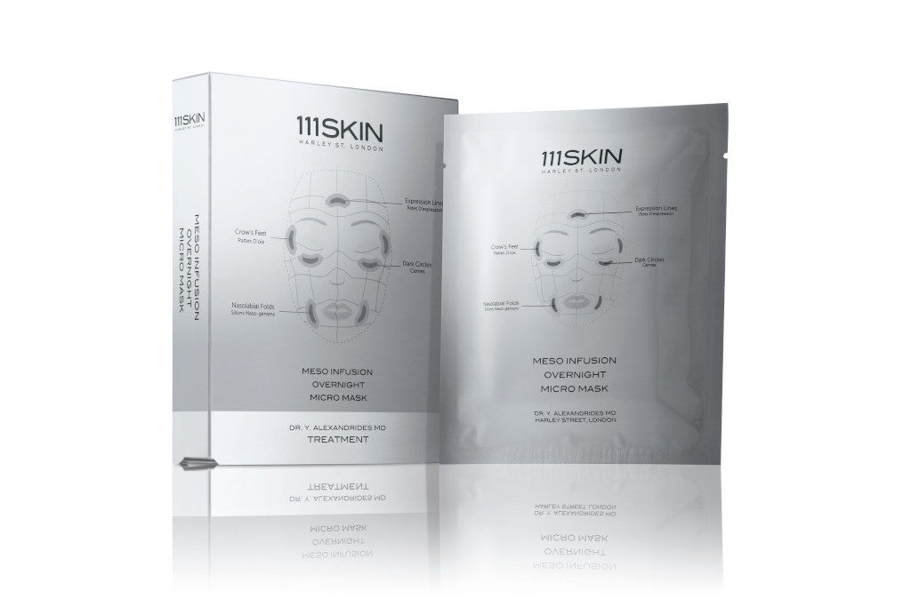 Pack of eye masks in silver box