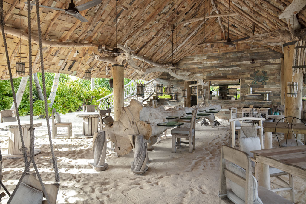 interior beach hut sonenva jani crab shack