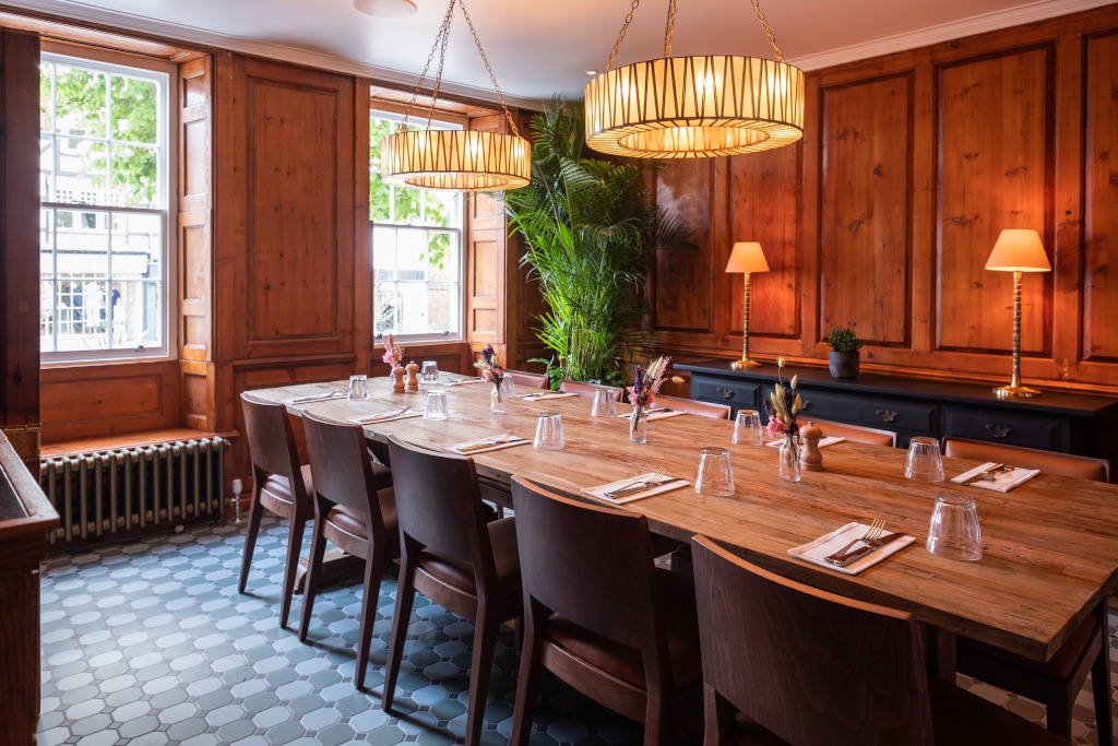 wood panelled smart dining room at the georgian coppa club haslemere 