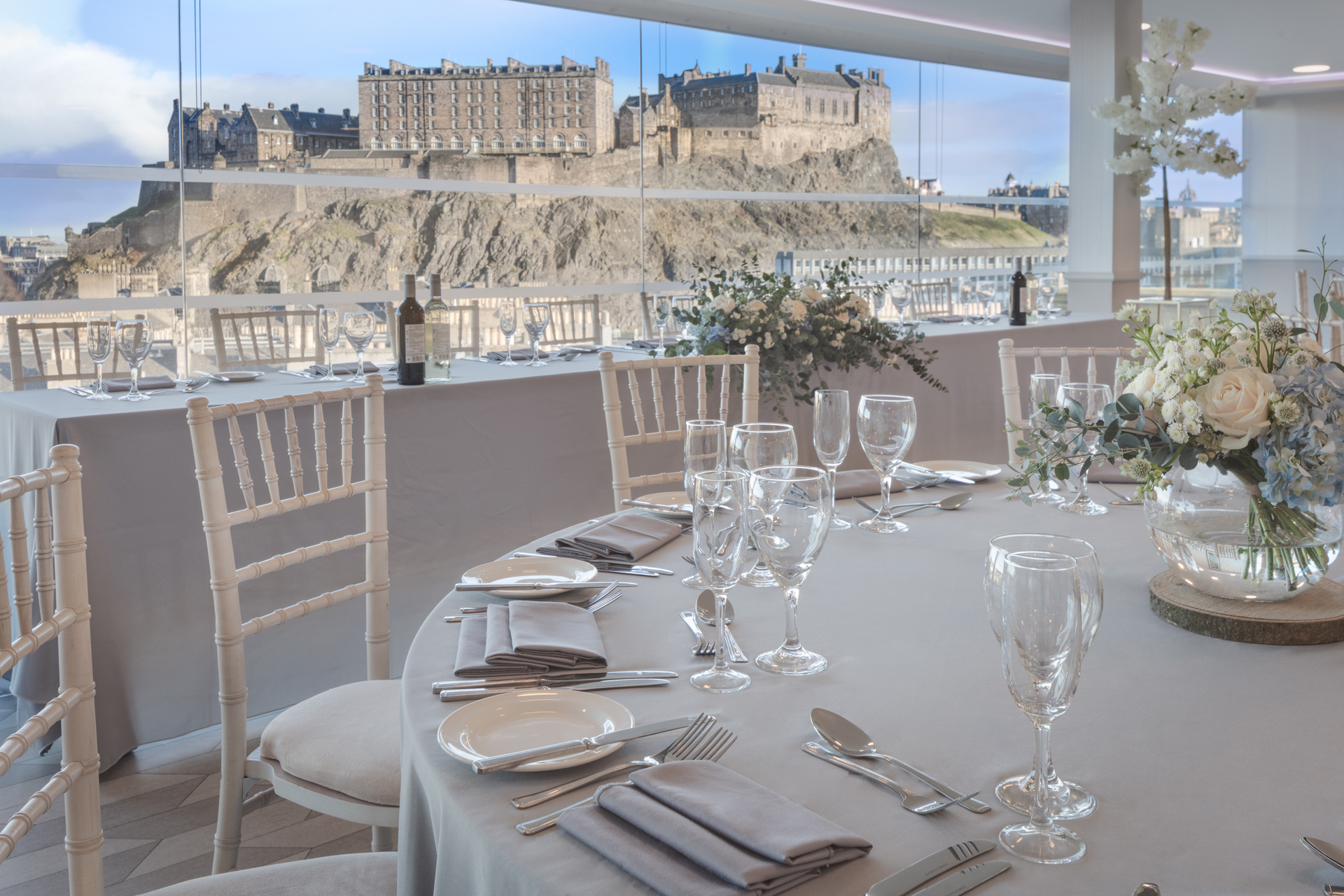 A restaurant with a view of Edinburgh Castle
