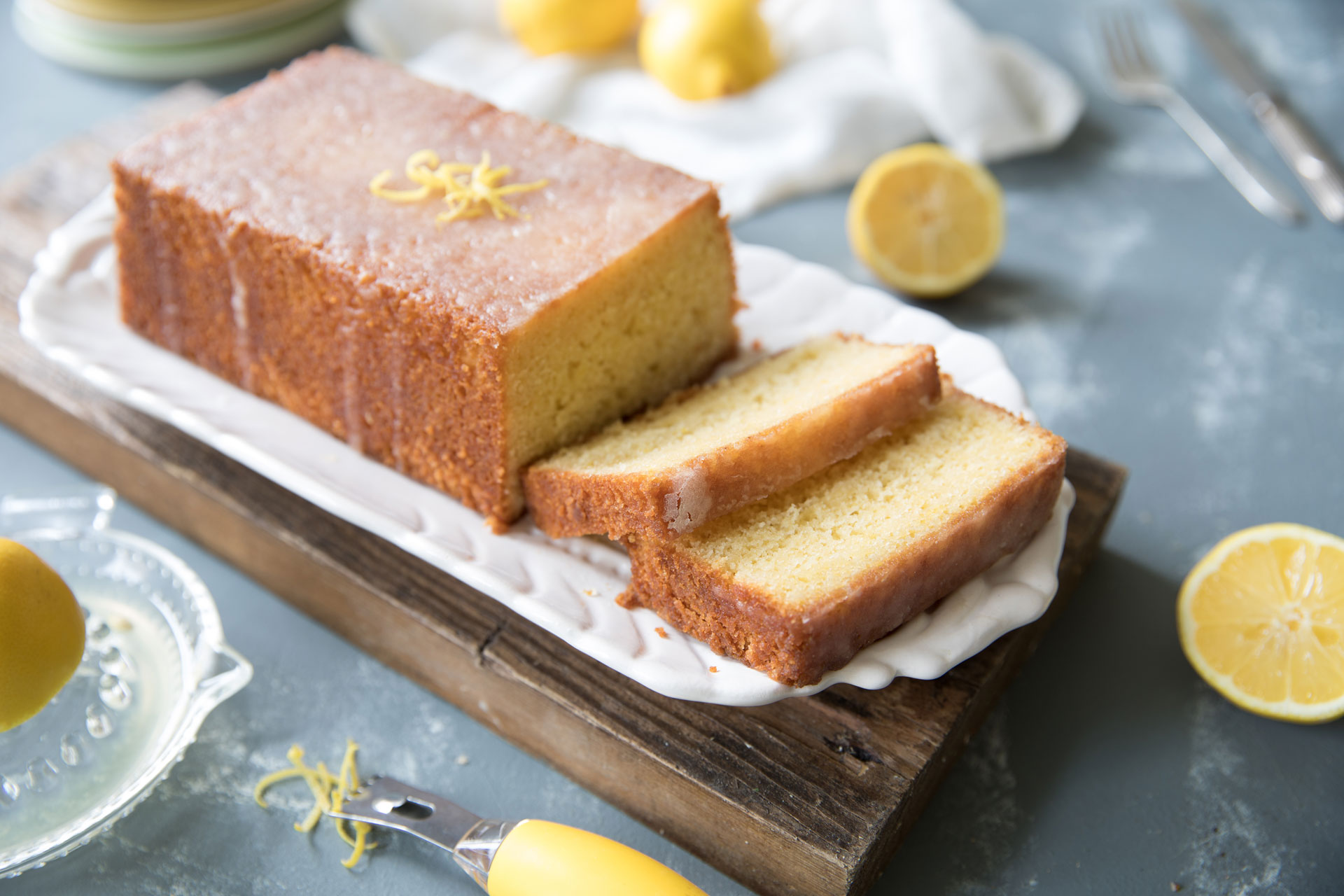 Lemon drizzle cake