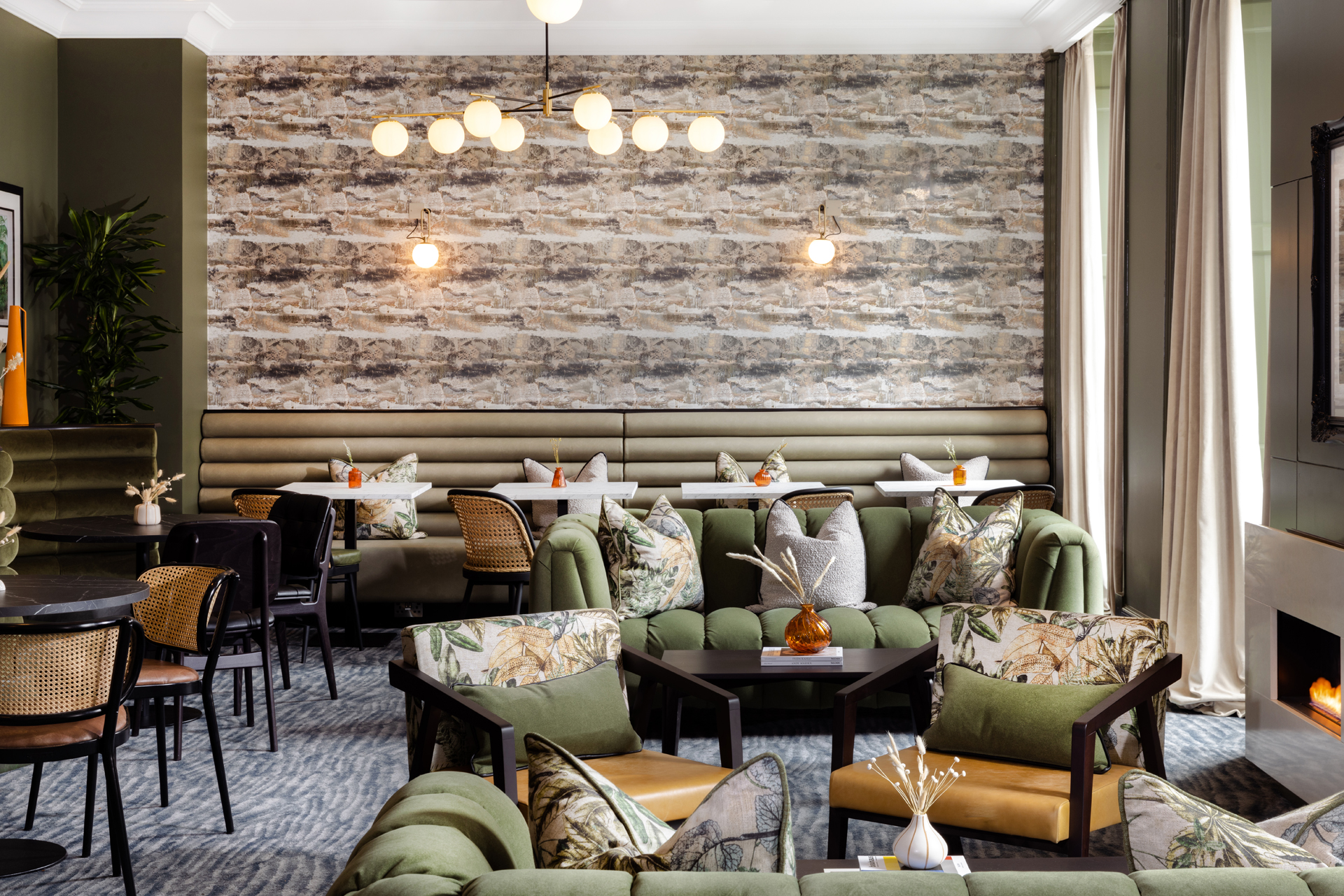 Counter, the bar at Native Edinburgh, with relaxed chairs