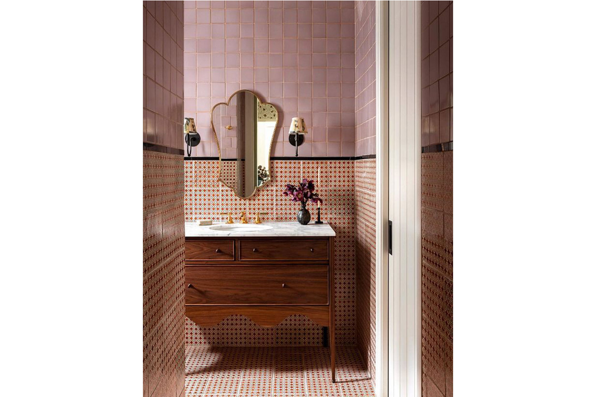 pink tiled bathroom by Folie Chambre