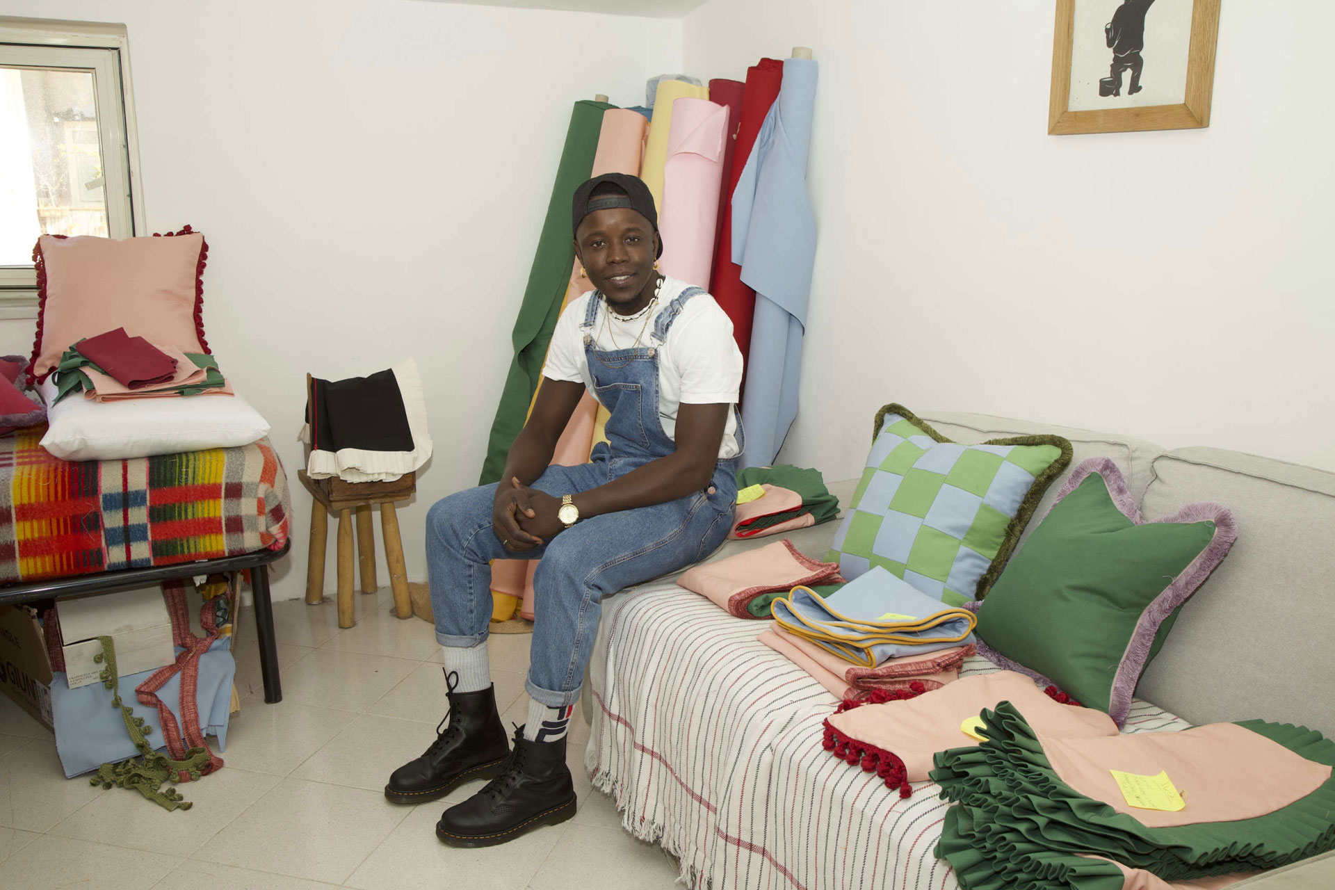 In Casa da Paboy making ruffled cushions