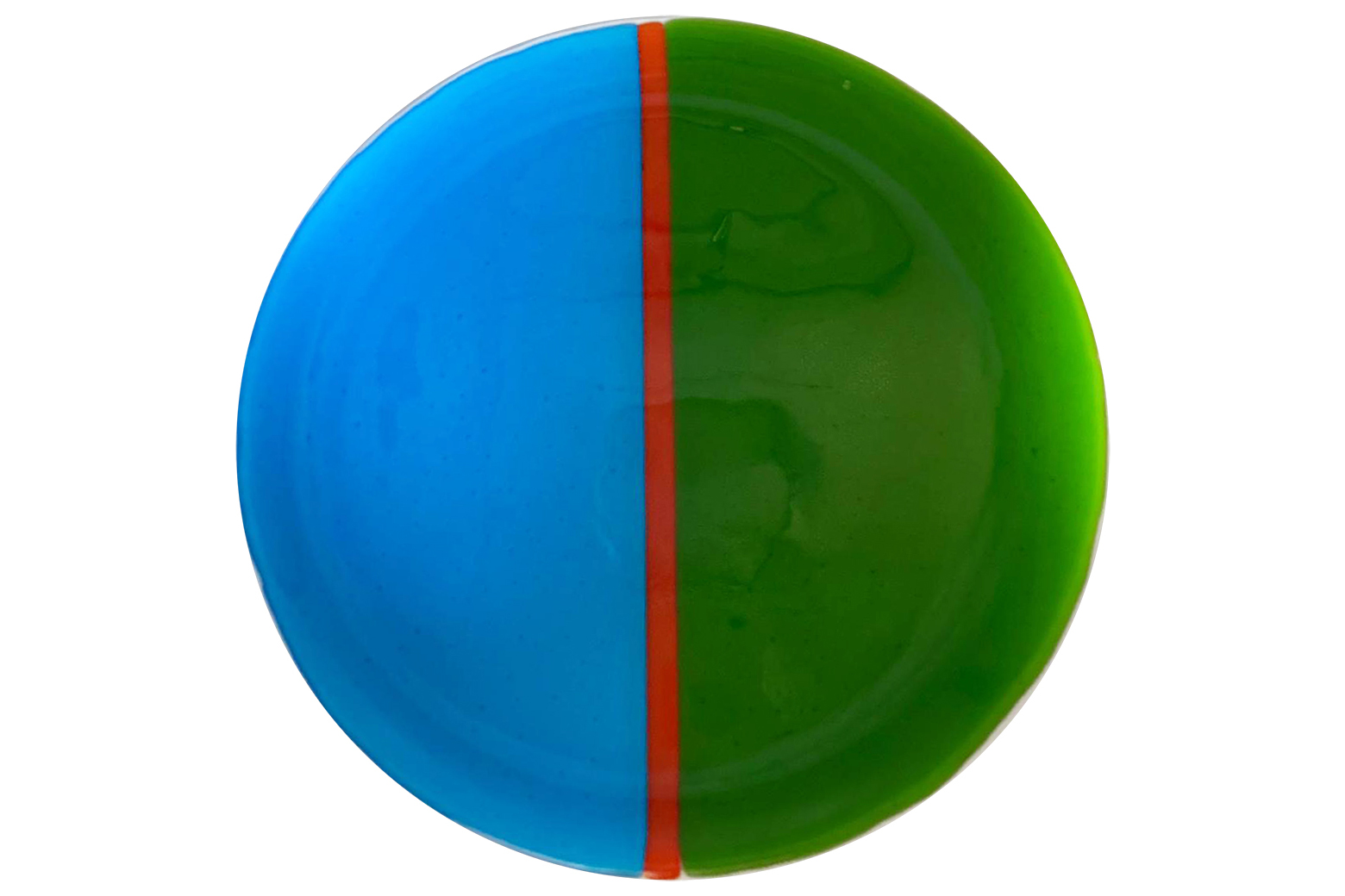 A Les Ottomans plate, half blue and half green with a red stripe down the middle