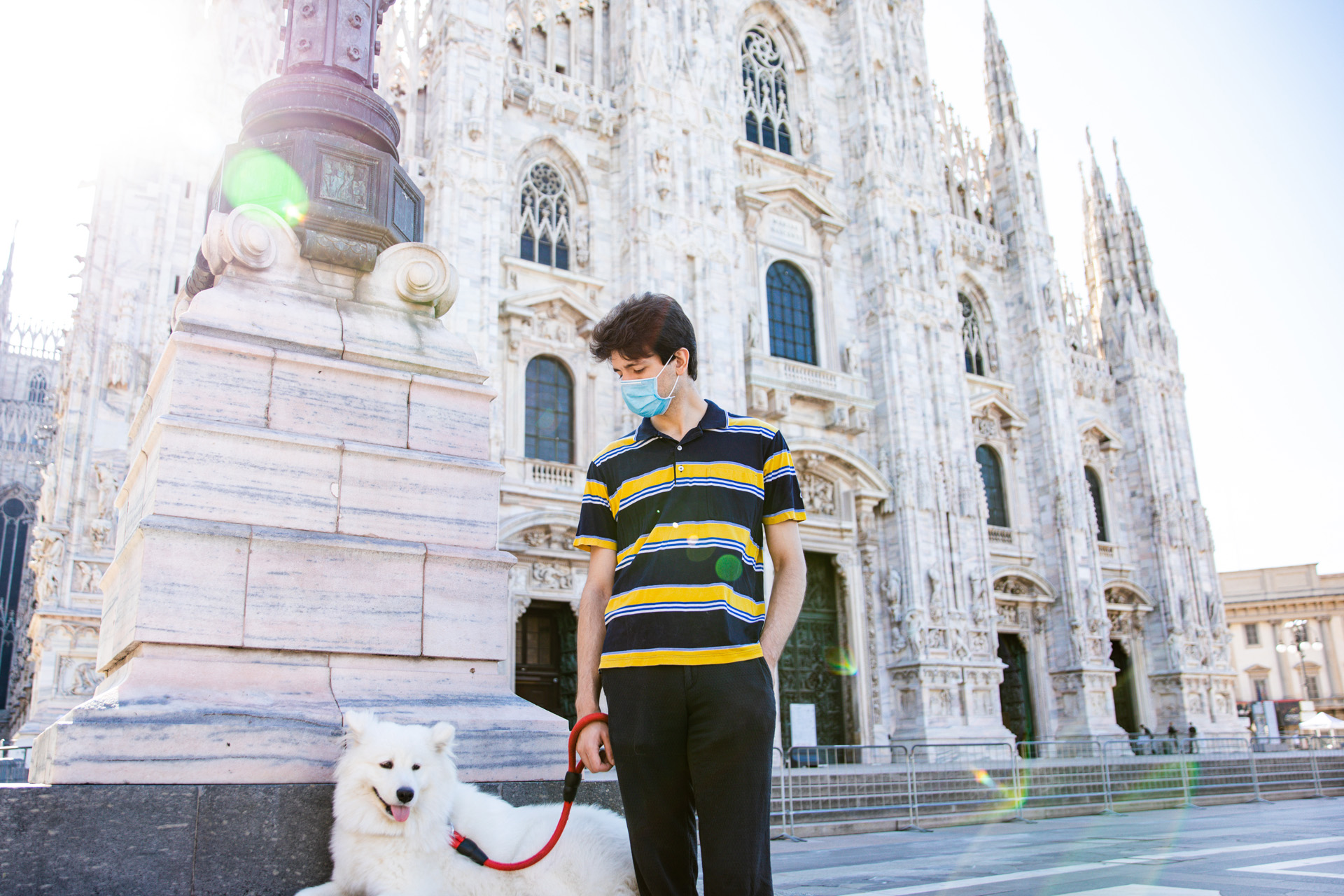 European man in medical protective mask in the Piazza del Duomo