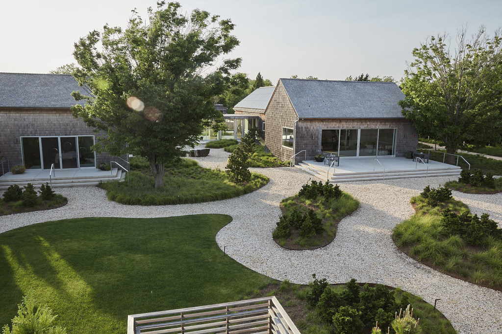 View overlooking a grabel courtyard