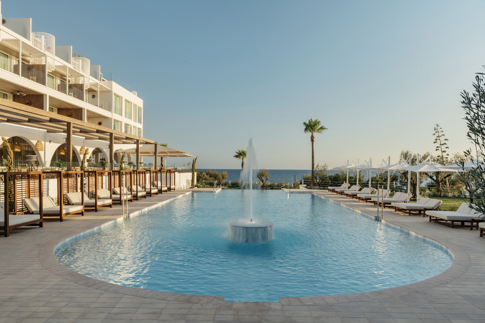 Villa Le Blanc Gran Meliá pool overlooking the sea