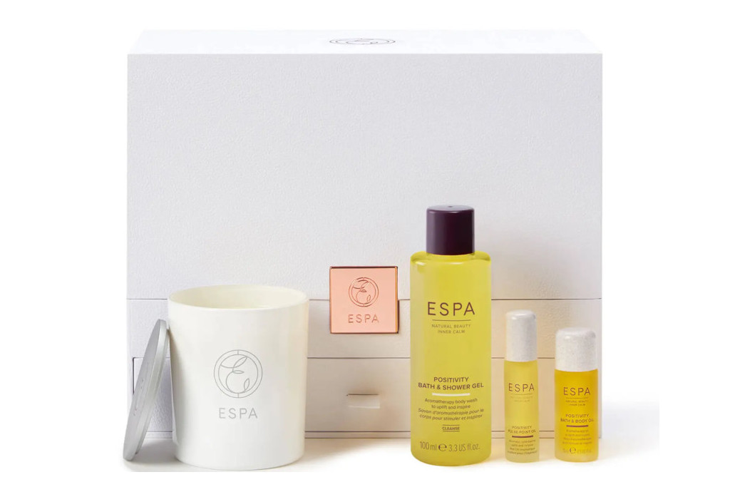 Gift set with beauty products and candle