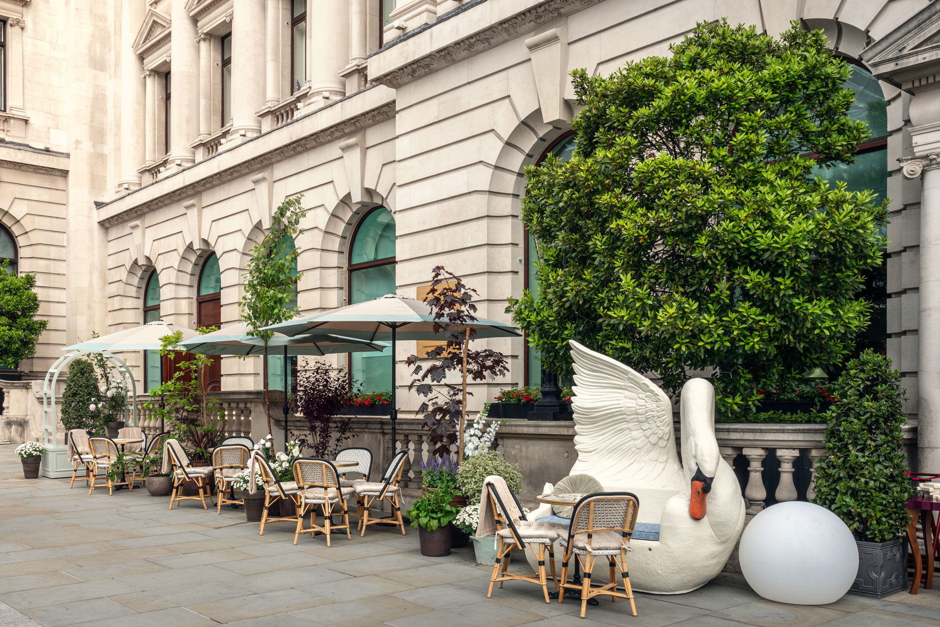 The Best Outdoor Drinking Spots in London 2022