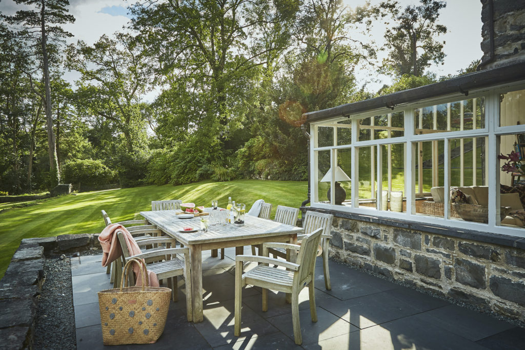outdoor dining area