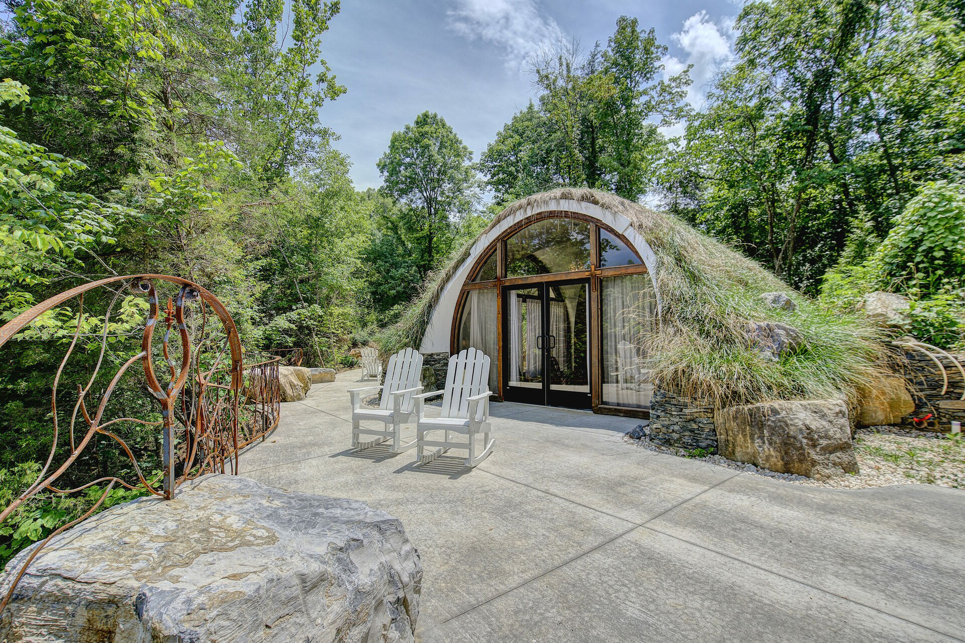 The Sassafras hobbit house – Tennessee, USA