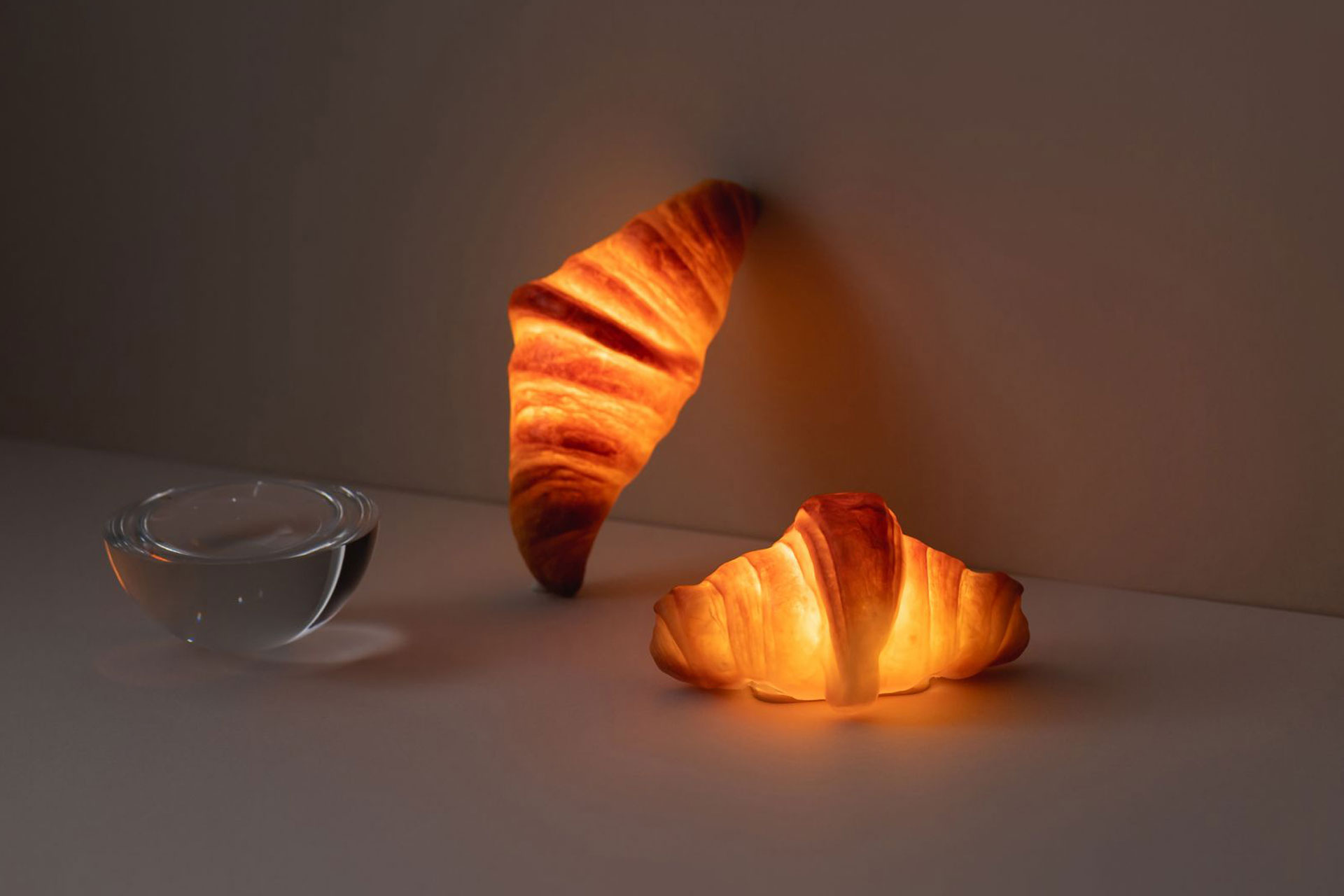 Yukiko Morita croissant lamp, by Mociun