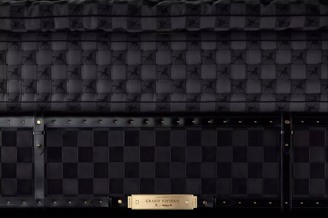 close up of the mattress of The Grand Vividus by Hästens beds