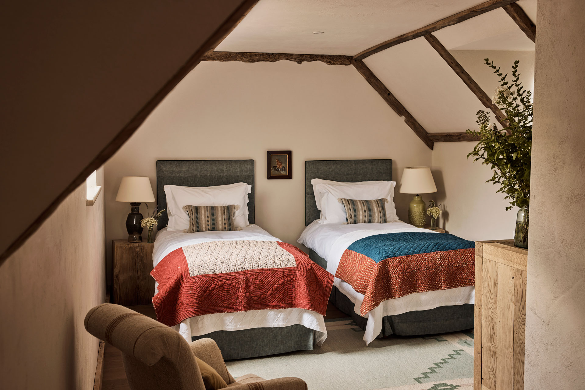 The Hunting Lodge at a Cotswold hotel features a twin single bed
