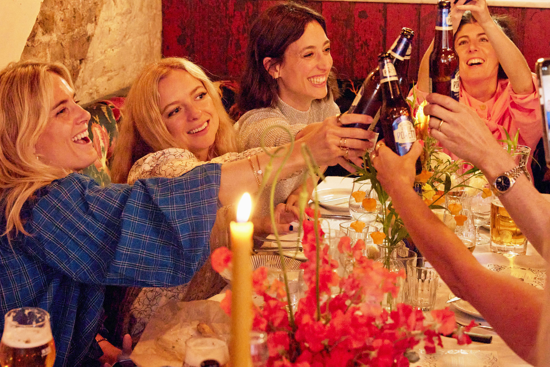 Laura Jackson Here's a Realistic Guide to Tablescaping Interiors