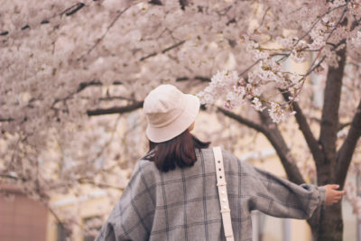 Woman in bucket hat