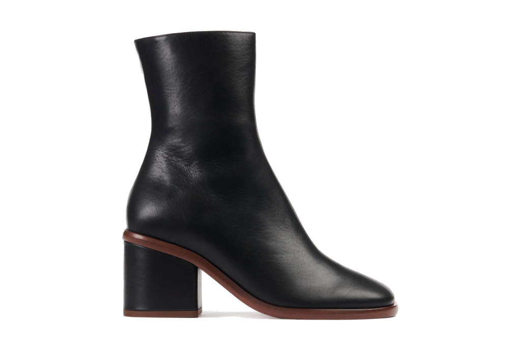 Black heeled boot