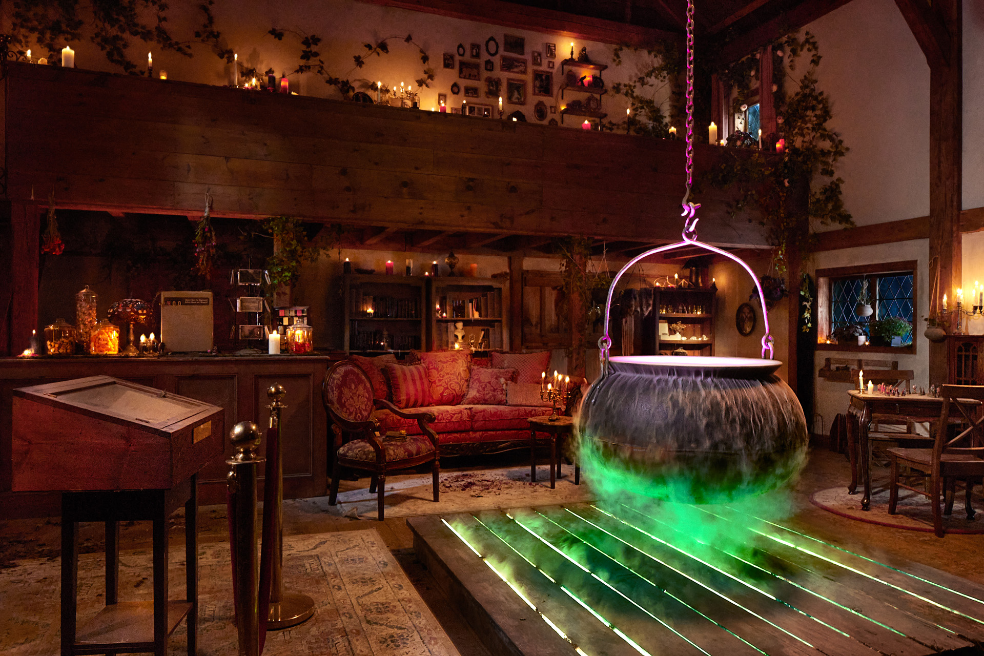Hocus Pocus Airbnb - Wide Cauldron